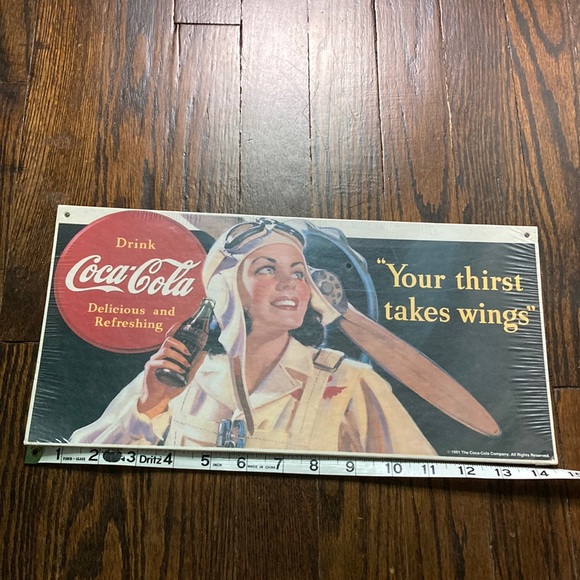 ✅Coca-Cola Classic White Display Board - Picture 5 of 5